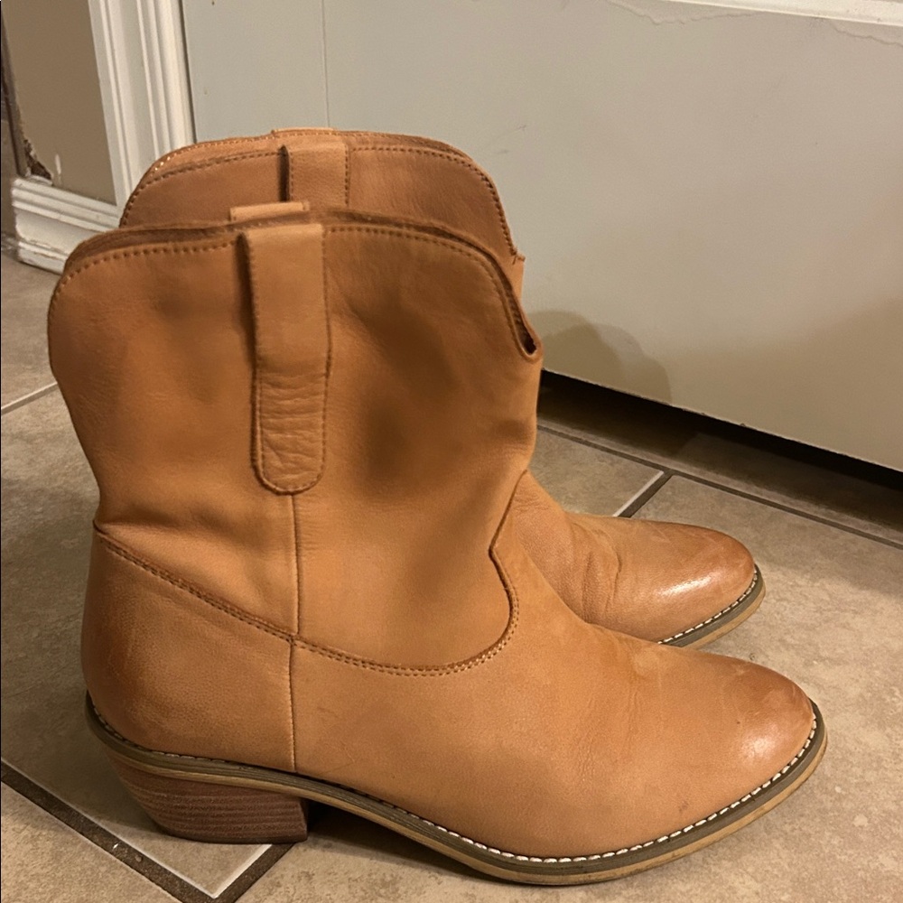 Crown Vintage 7 Tan Leather Women's Boots